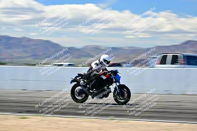 media/Mar-25-2024-Moto Forza (Mon) [[8d4319bd68]]/4-Novice Group/Session 4 Front Straight Speed Pans/